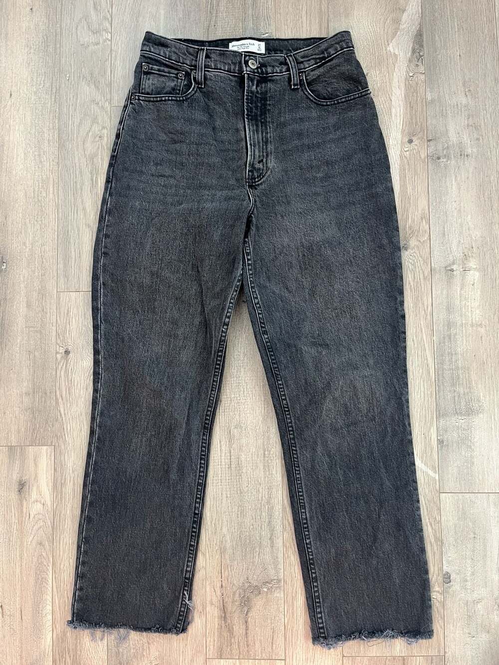 Abercrombie & Fitch The '90s Straight Ultra High Rise Curve Love Black Jeans